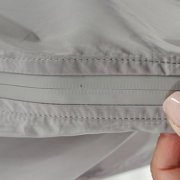 Avoogue Raincoat Size Medium Lightweight Waterproof Rain Jacket Hooded - Picture 5 of 6